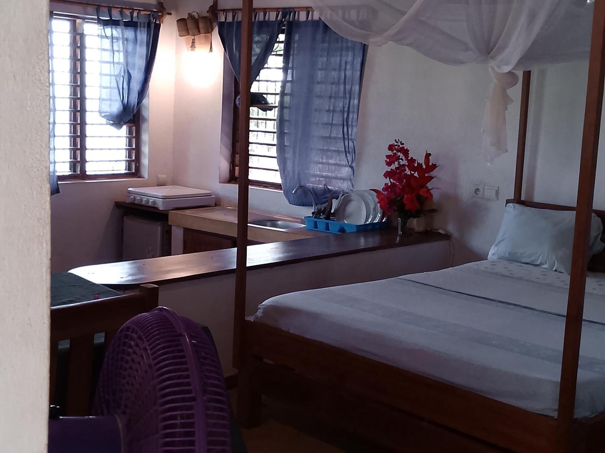 Colibri Lodge 阿姆巴托洛阿卡 外观 照片